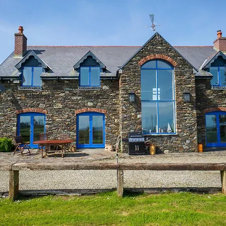 Schull Coastal Rural Hideaway 5 Night Min Derreennatra