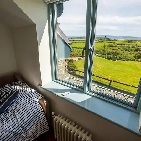 Schull Coastal Rural Hideaway 5 Night Min Derreennatra