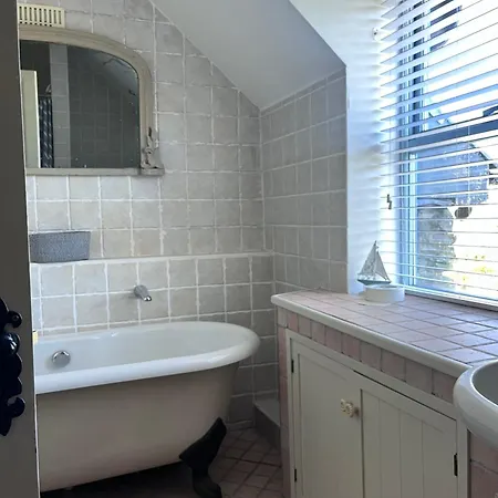 Schull Coastal Rural Hideaway 5 Night Min *