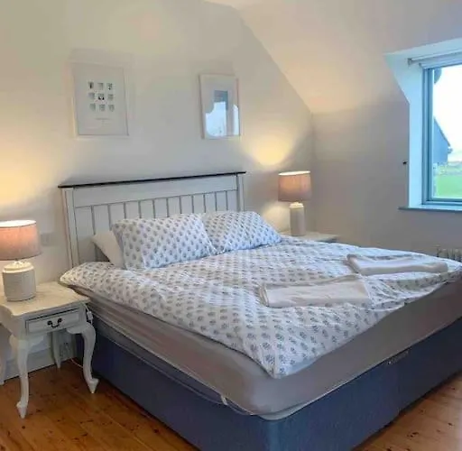 Schull Coastal Rural Hideaway 5 Night Min Derreennatra