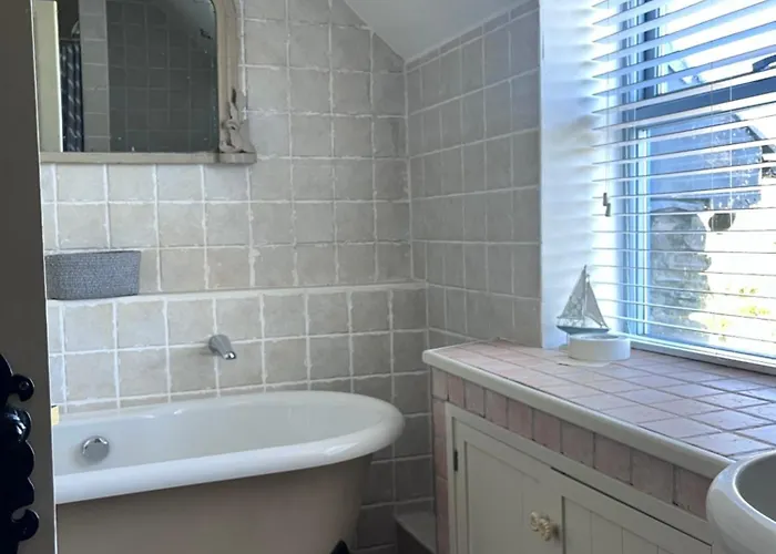 Schull Coastal Rural Hideaway 5 Night Min *